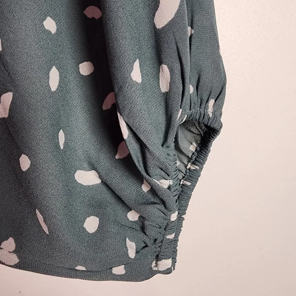 Abercrombie & Fitch Women’s Babydoll Top Green White Dots V Neck Smocking Medium